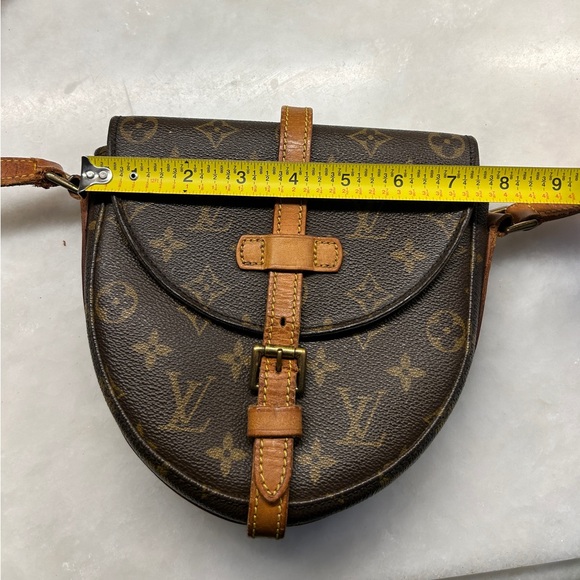 Louis Vuitton Chantilly Crossbody Bag - Picture 14 of 14